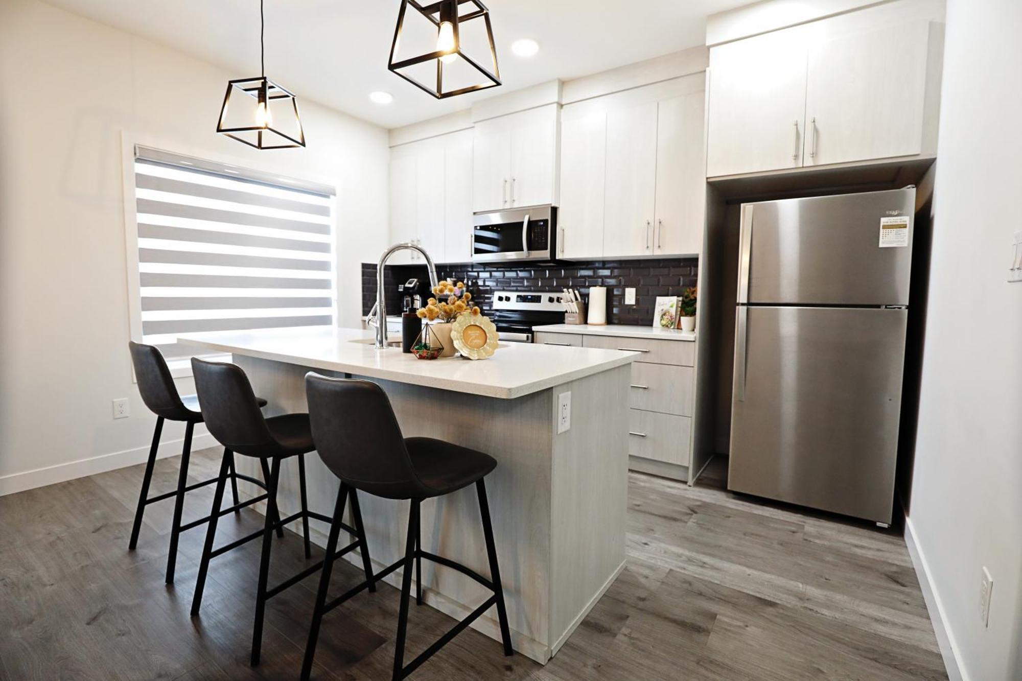 Beautiful Home With 4 King Beds,Airport,Disney+ Edmonton Luaran gambar