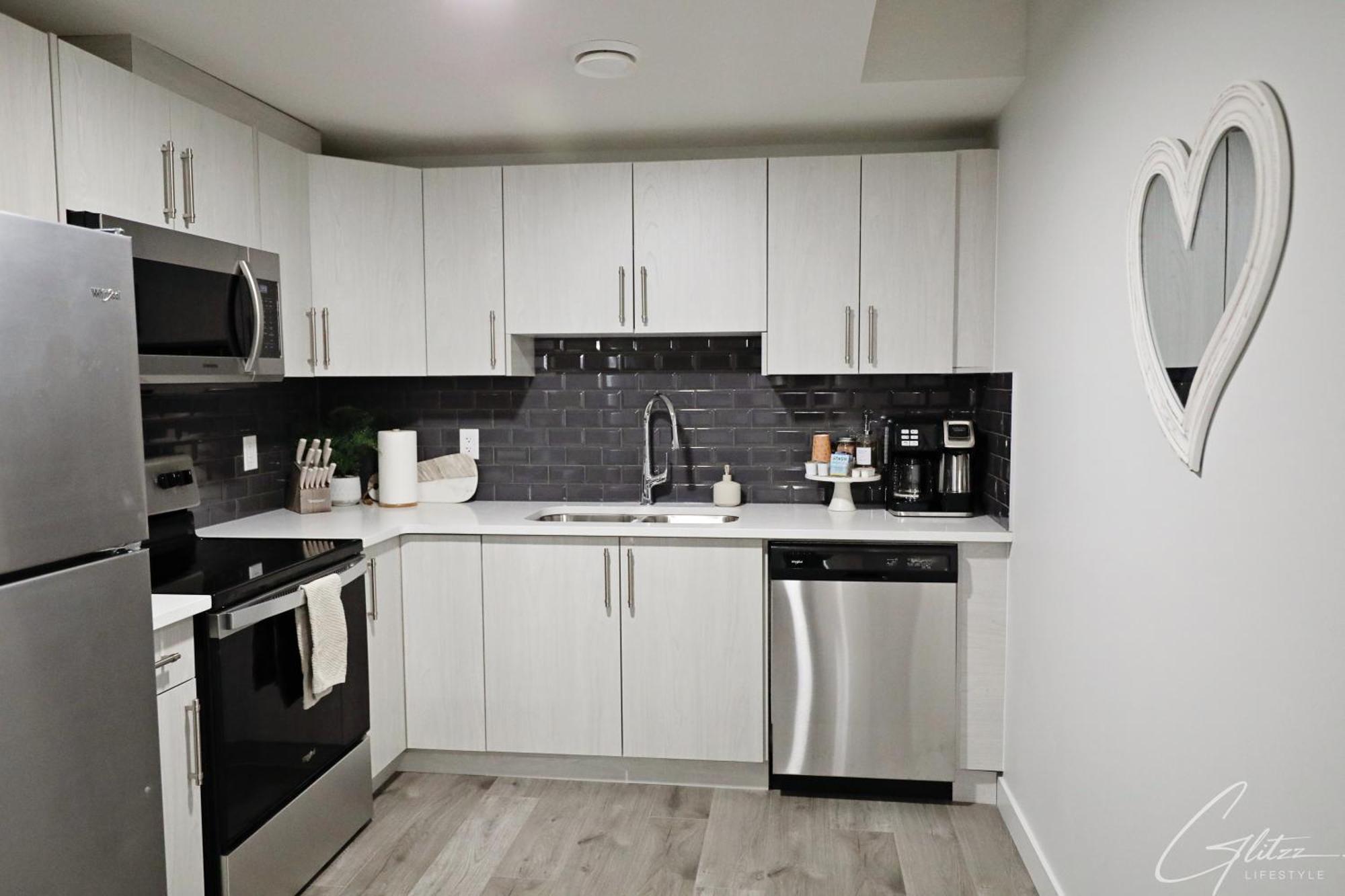Beautiful Home With 4 King Beds,Airport,Disney+ Edmonton Luaran gambar