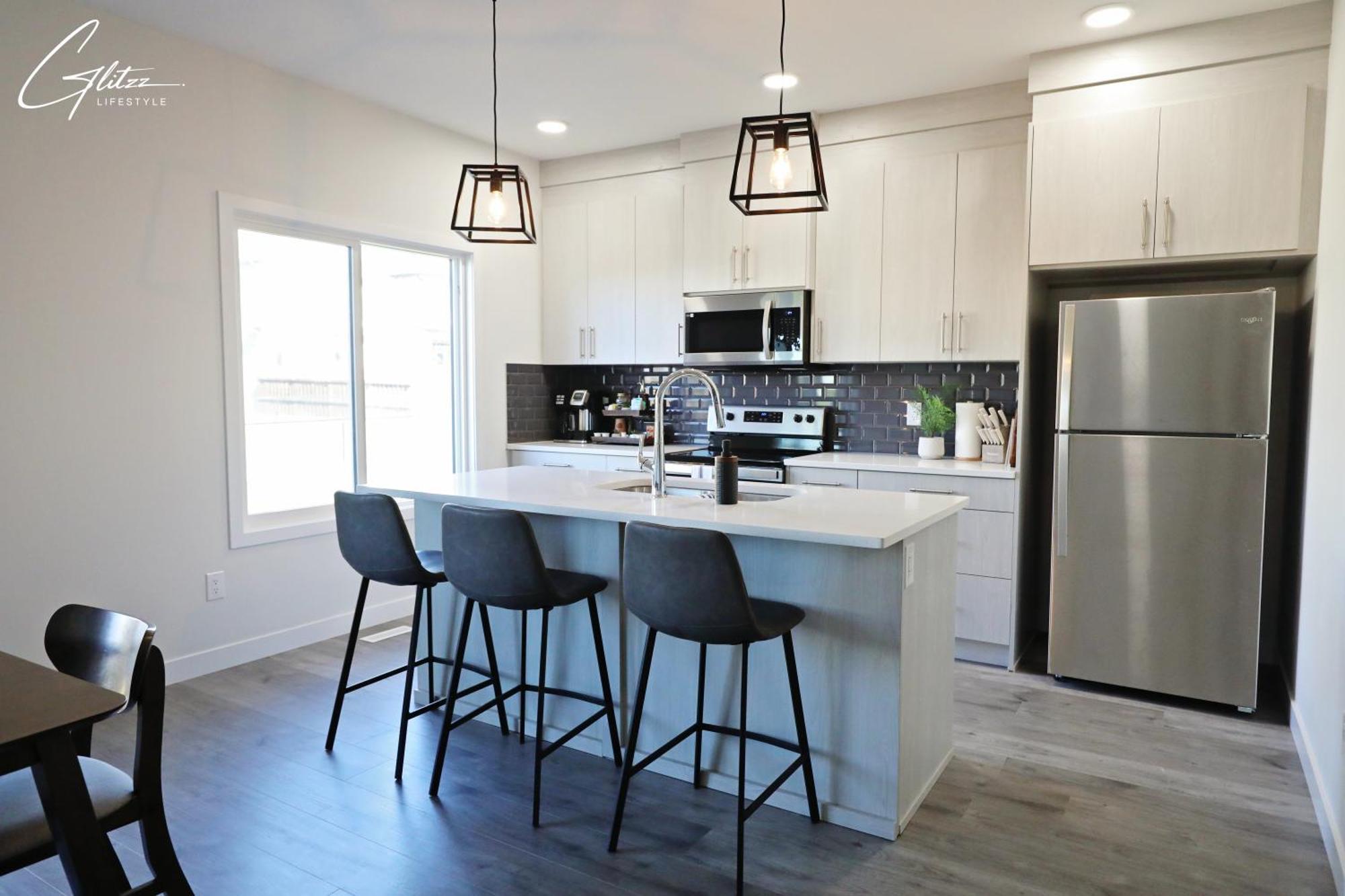 Beautiful Home With 4 King Beds,Airport,Disney+ Edmonton Luaran gambar